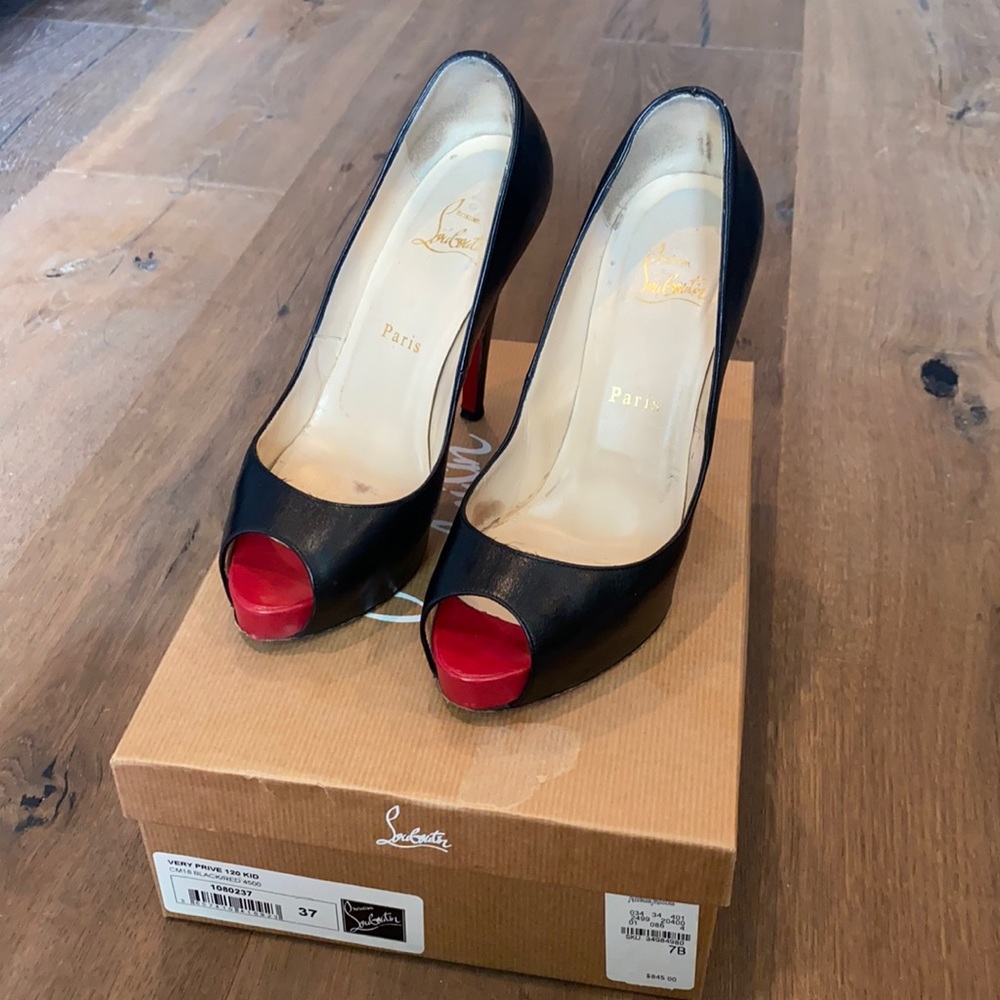 Authentic Christian Louboutin,Very Prive 120,black